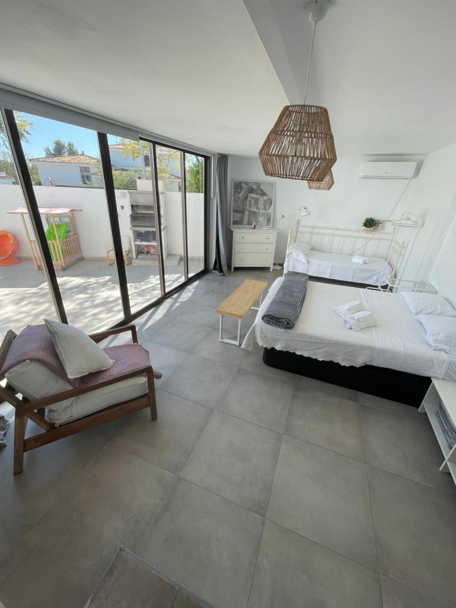 Mediterranean House - Habitaciones Privadas En Casa Compartida Mairena del Aljarafe Eksteriør billede